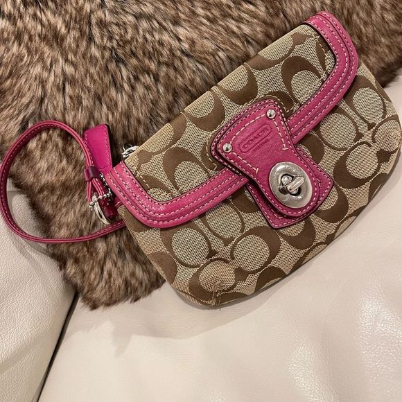 Coach Handbags - Coach Clutch Wristlet